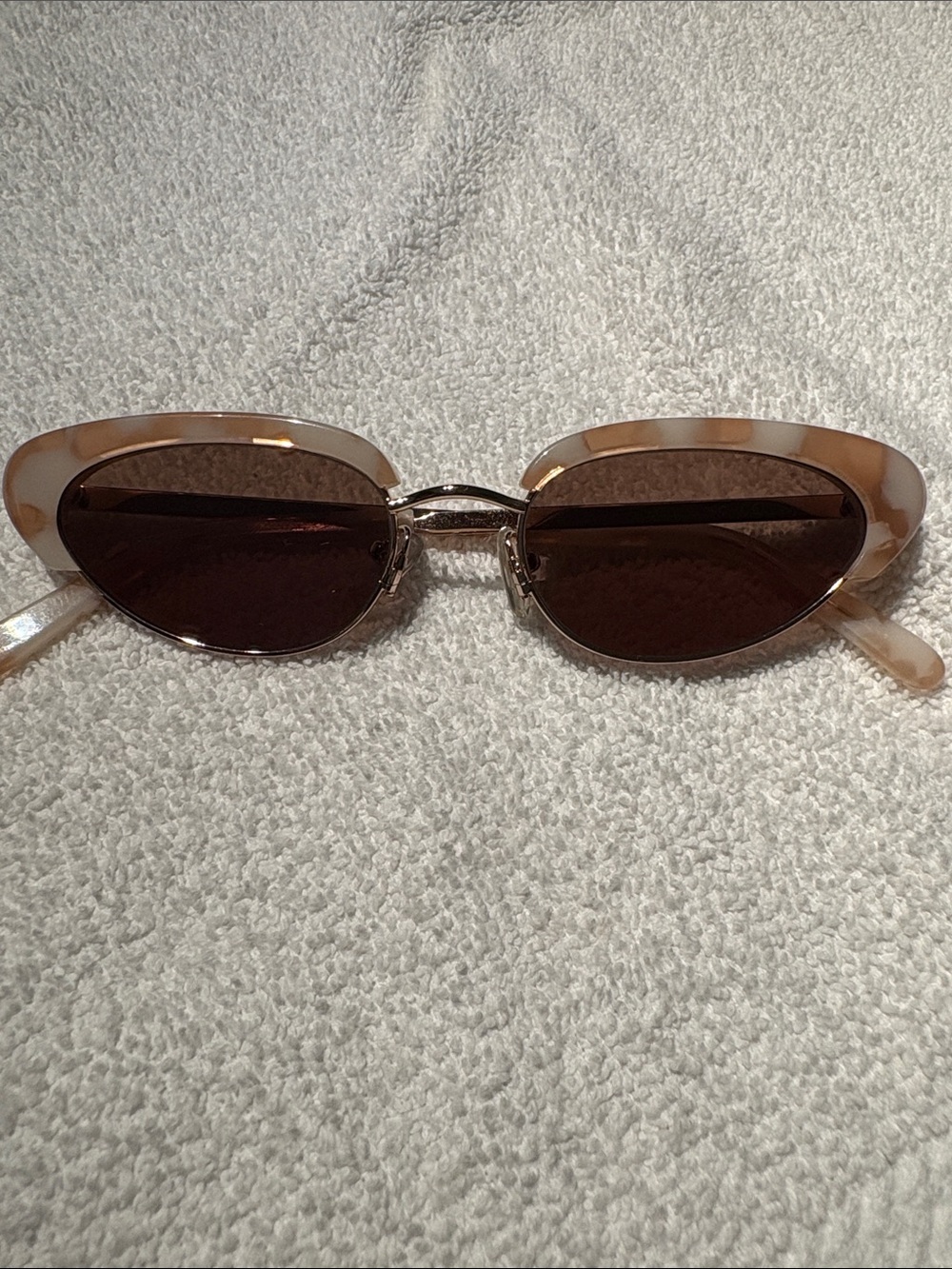 Casa-GOLD Cat-Eye Sunglasses - Women's Fashion Accessory